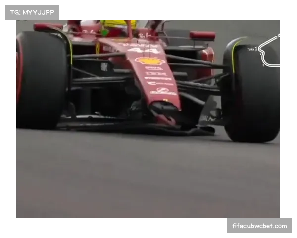 阿尔本因与汉密尔顿碰撞受罚五秒并最终退赛